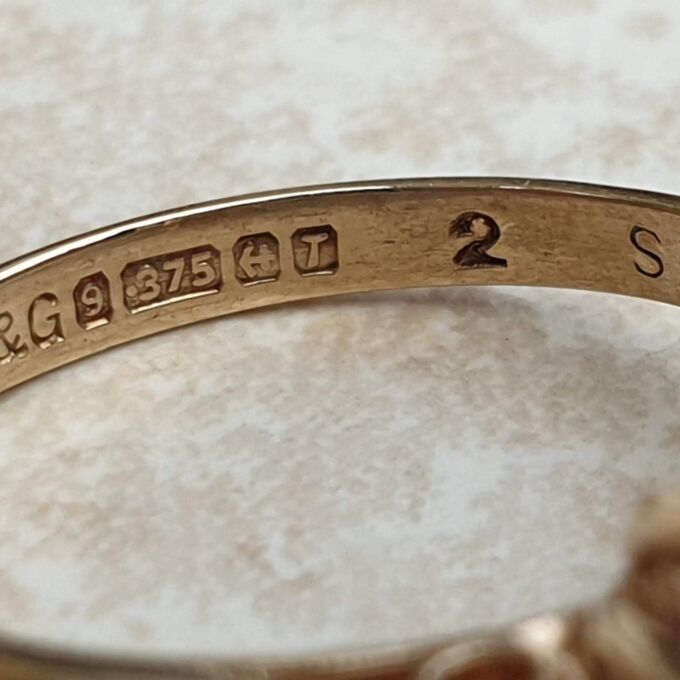 Blue Synthetic Spinel Solitaire Ring in 9ct Gold, a UK I 1/2 or a US 4 3/4