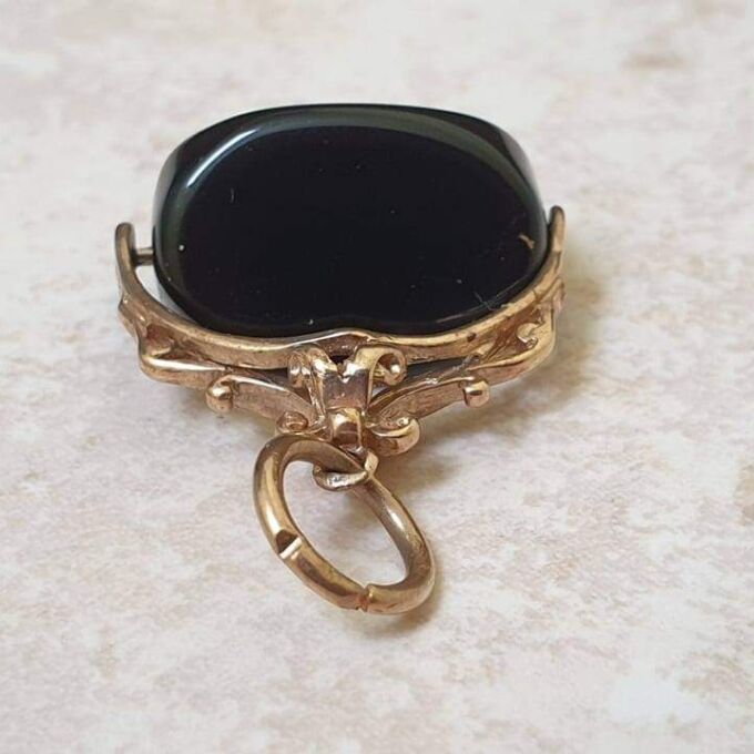 Onyx Spinner Fob Pendant in 9ct Gold.