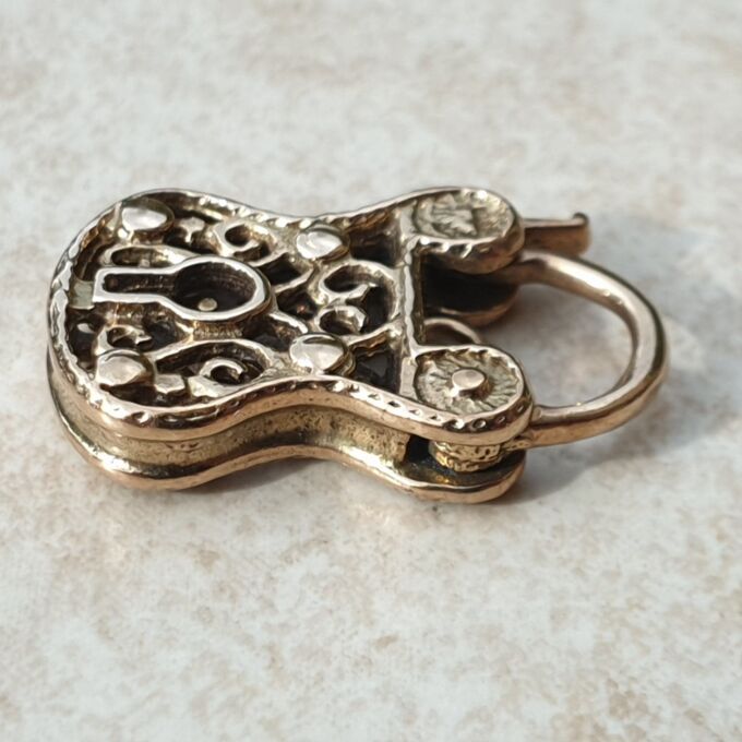 Unusual Purse or Bag Shaped Ornate Lock Padlock in 9ct Gold, not a Heart!