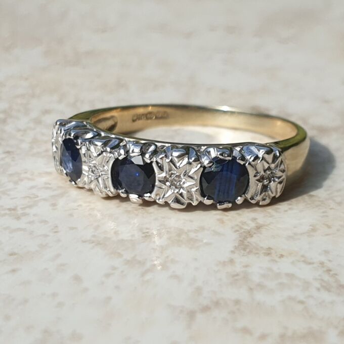 Sapphire and Diamond Ring in 9ct Gold, a UK K 1/2 or a US 5 3/4