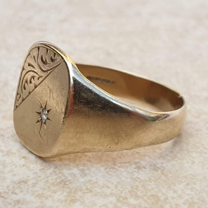 Diamond Accent Engraved Signet Ring in 9ct Gold,  a UK R 1/2 or a US 9 1/4.