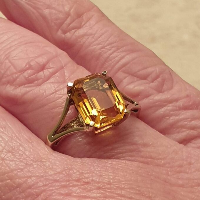 Citrine Paste Solitaire Ring in 9ct Gold,  a UK O or a US 7 1/2.
