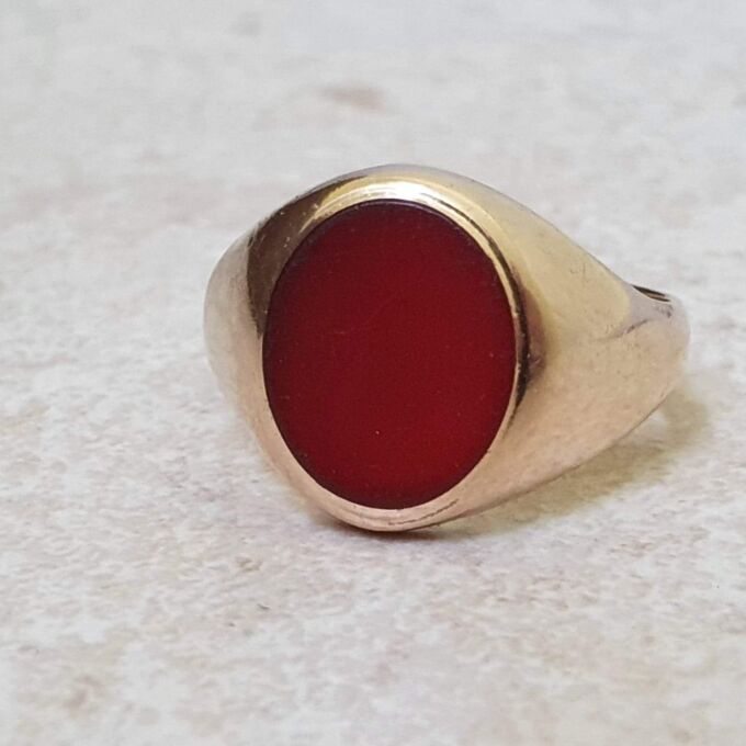 Heavyweight Carnelian Signet Ring in 9ct Gold.