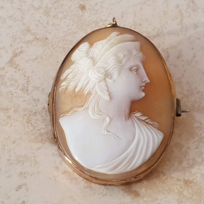 Exquisite Cameo Brooch or Pendant in 9ct Gold