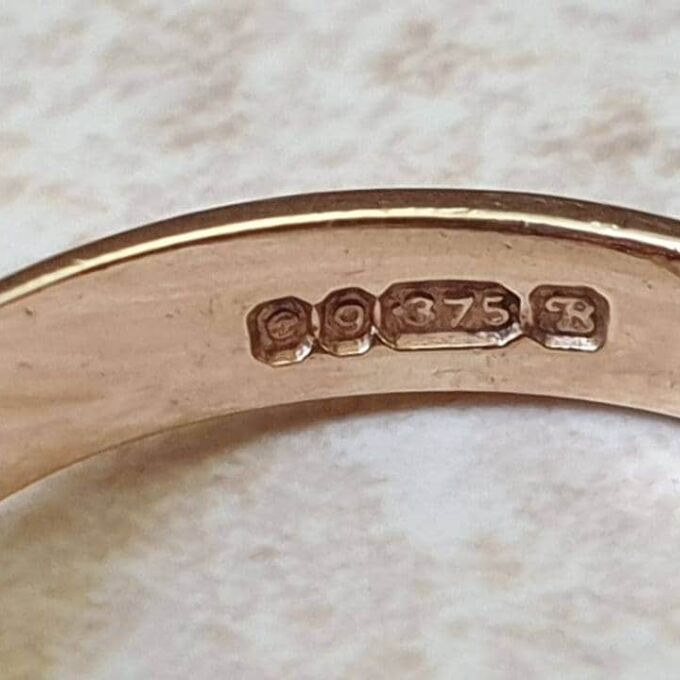 Garnet Gypsy Ring in 9ct Gold.