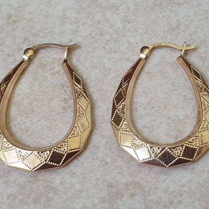 Diamond Pattern Oval Creole Earrings in 9ct Gold.