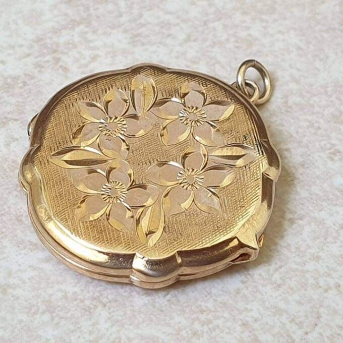 Ornate Flower Locket in 9ct Gold