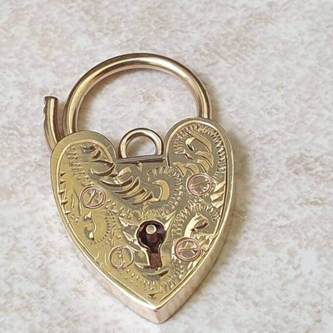 Engraved Front Fully Working Heart Padlock in 9ct Gold