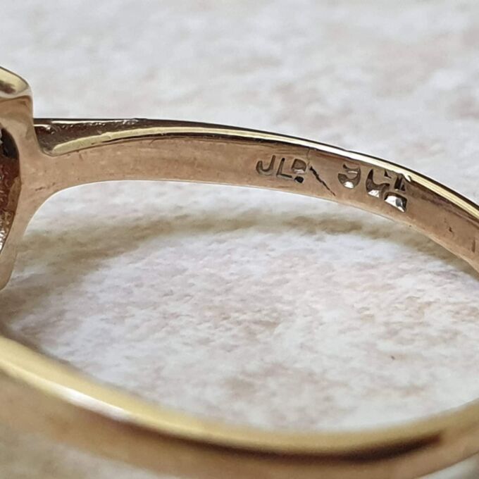 Garnet Cluster ring in 9ct Gold.