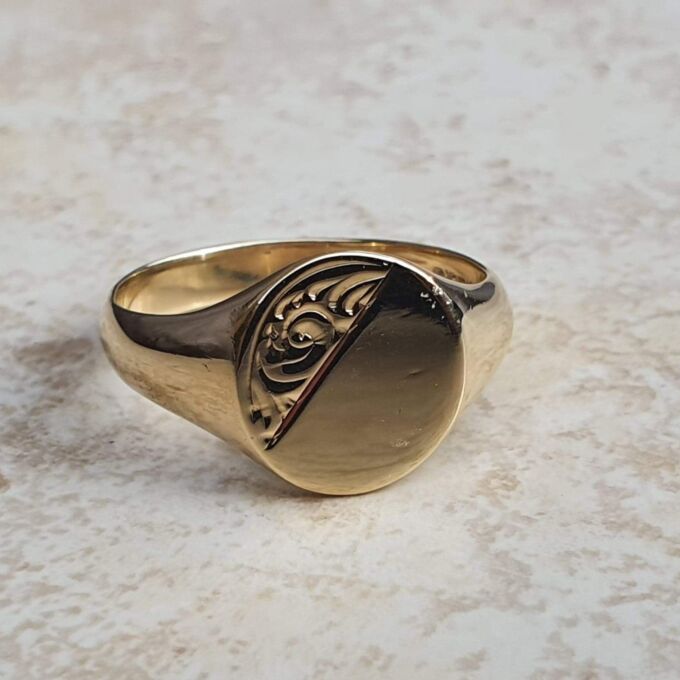 Oval Part Engraved Signet Ring in 9ct gold, a UK K 1/2 or a US 5 3/4