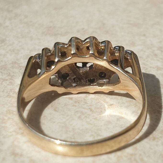 Sapphire and Diamond Ring in 9ct Gold, a UK K or a US 5 1/2