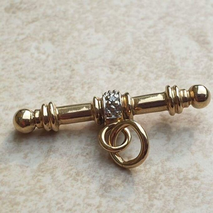 Fancy T Bar Pendant in 9ct Gold