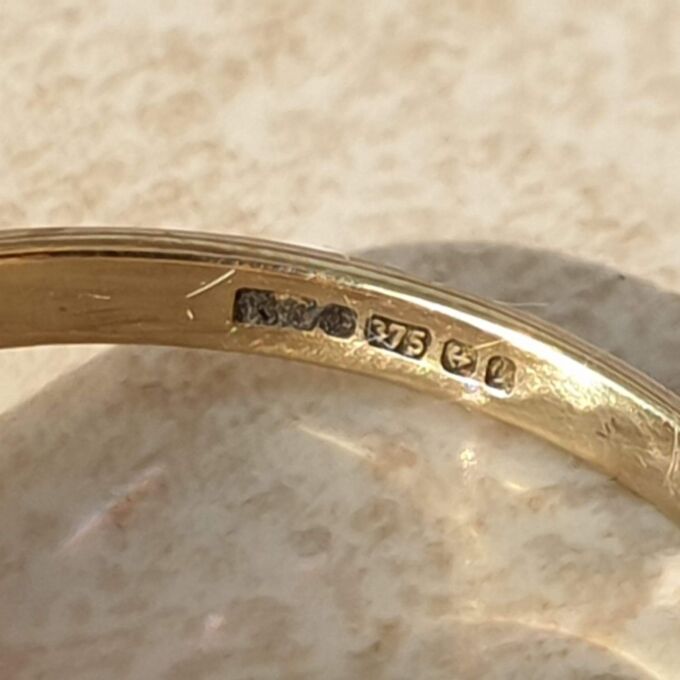 Amethyst and Diamond Ring in 9ct Gold,  a UK K or a US 5 1/2.