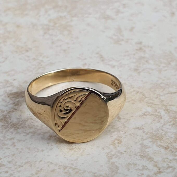 Oval Part Engraved Signet Ring in 9ct gold, a UK K 1/2 or a US 5 3/4