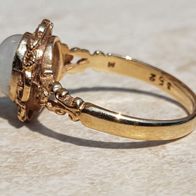 Dreamy Ornate Paste Solitaire Ring in 9ct Gold, a UK N 1/2 or a US 7 1/4.