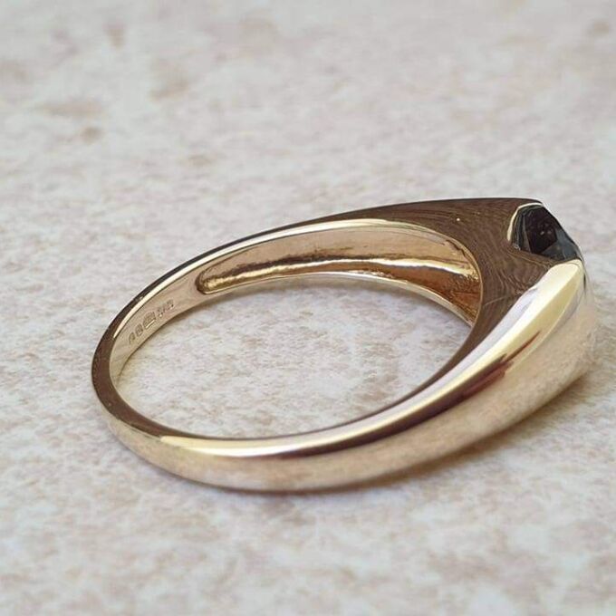 Amethyst Ring in 9ct Gold.