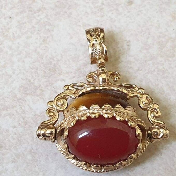 Three Stone Spinner Fob Pendant in 9ct Gold