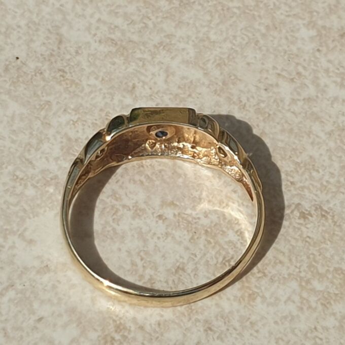 Sapphire and Diamond Ring in 9ct Gold, a UK M 1/2 or a US 6 3/4