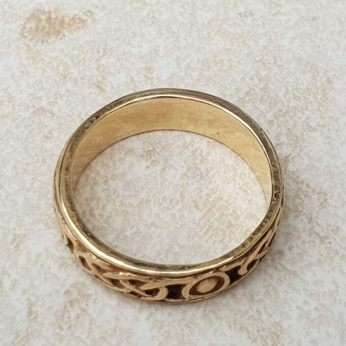 Celtic Knot Wedding Band in 9ct Gold,  a UK M 1/2 or a US 6 1/2.