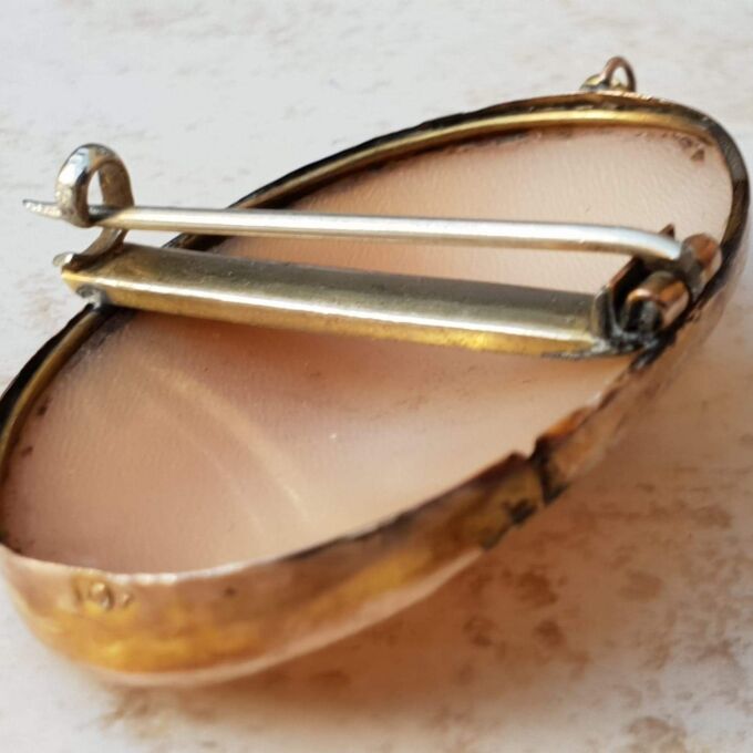 Exquisite Cameo Brooch or Pendant in 9ct Gold