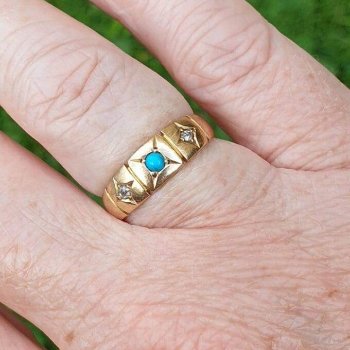 Antique Turquoise and Diamond Ring in 18ct Gold.