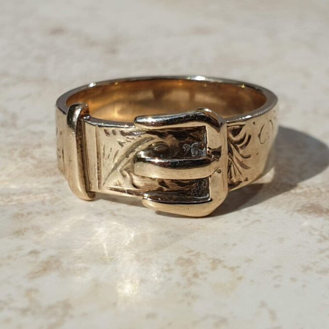 Buckle Ring in 9ct Gold,  a UK K 1/2 or a US 5 3/4.