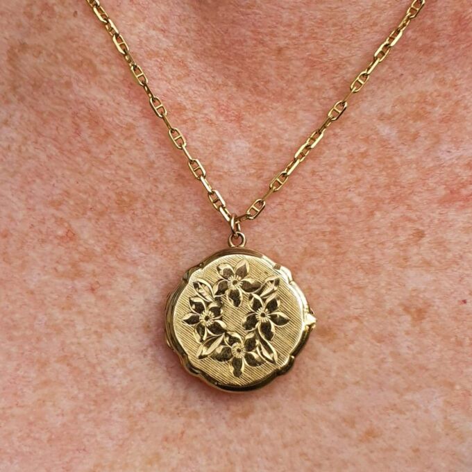 Ornate Flower Locket in 9ct Gold