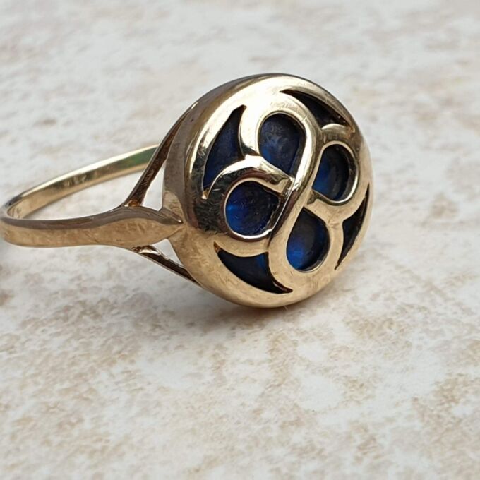 Abalone Shell Ring in 9ct Gold,  a UK R 1/2 or a US 9 1/4