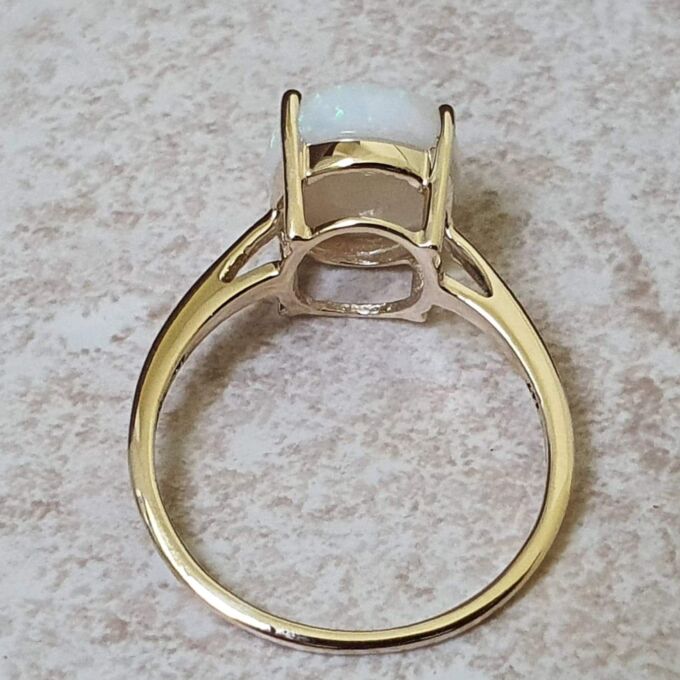 Simple Opal Solitaire Ring in 9ct Gold.