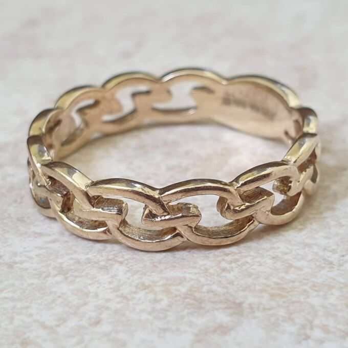 Chain Link Design Ring in 9ct Gold.