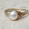 Pearl Solitaire Ring in 9ct Gold.