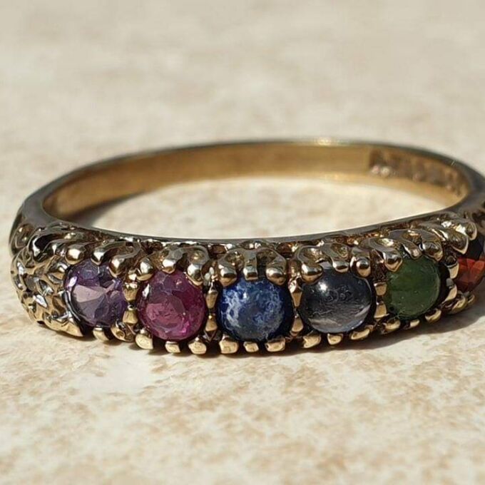 Multi Stone DARLING Acrostic Ring in 9ct Gold, a UK N 1/2 or a US 7 1/4