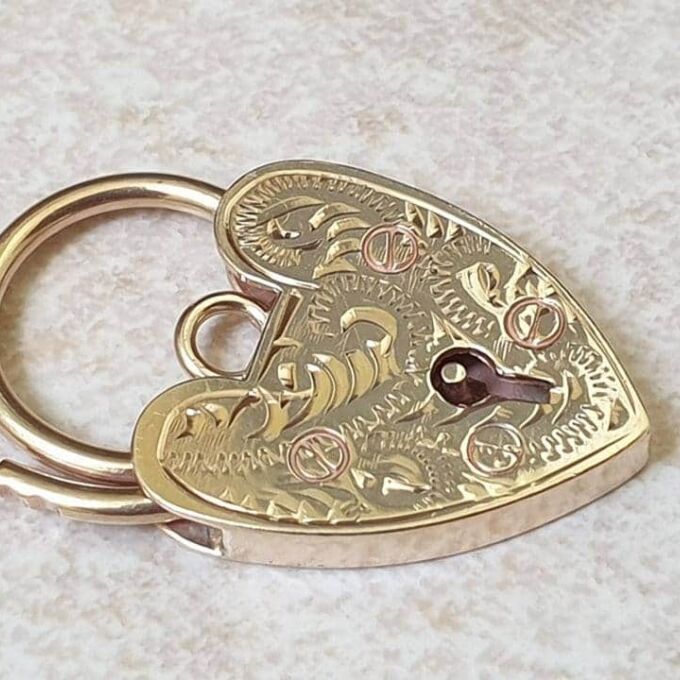 Engraved Front Fully Working Heart Padlock in 9ct Gold