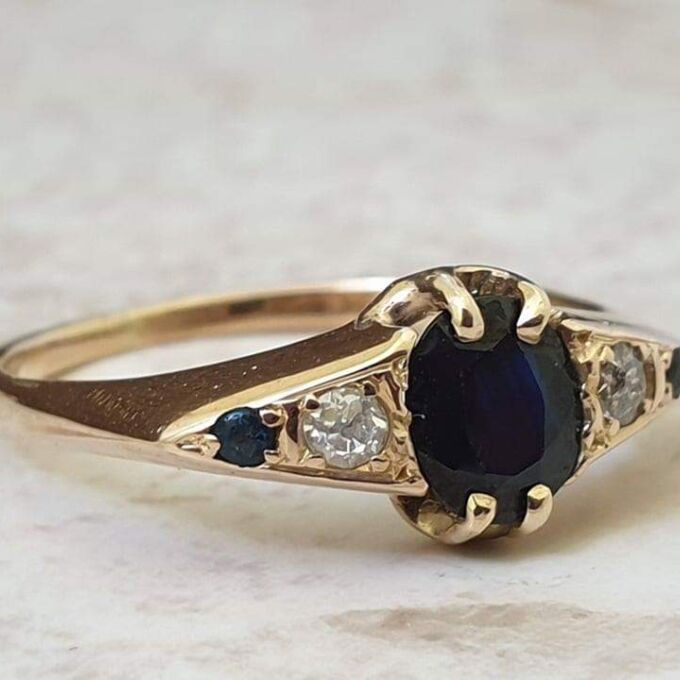 Vintage Sapphire and Diamond Ring in 18ct Gold, a UK L 1/2 or a US 6 1/4