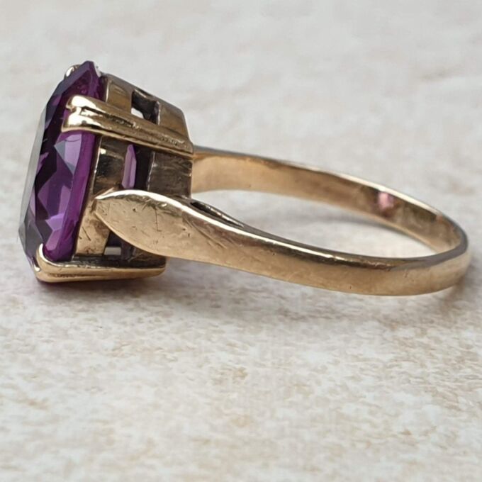 Synthetic Colour Change Sapphire Ring in 9ct Gold,  a UK J1/2 or a US 5 1/4.