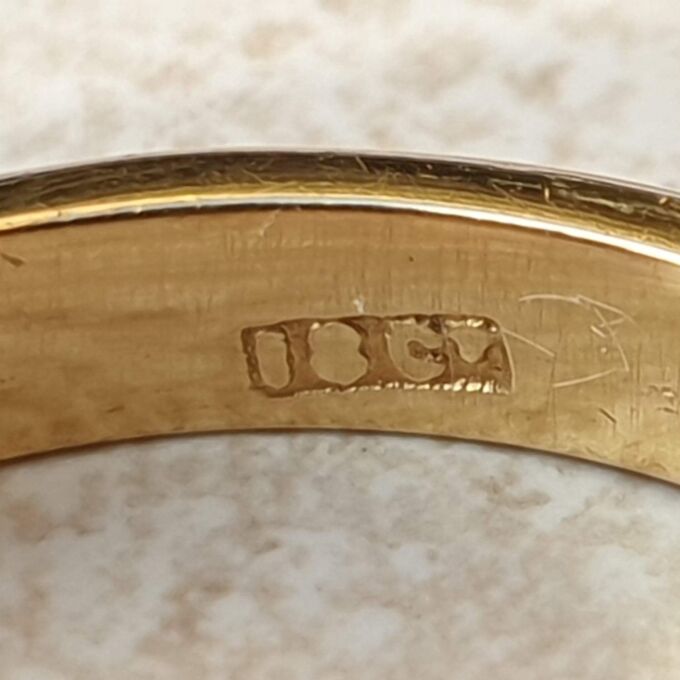 Diamond Set Wishbone or Chevron Ring in 18ct Gold,  a UK K 1/2 or a US 5 3/4.