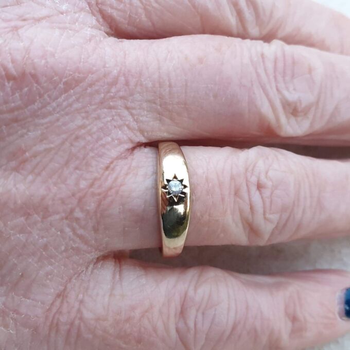 Diamond Solitaire Ring in 9ct Gold,  a UK P or a US 7 3/4 – 8.