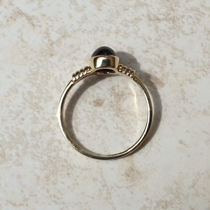 Garnet Cabochon Solitaire Ring in 9ct Gold, a UK H 1/2 or a US 4 1/4