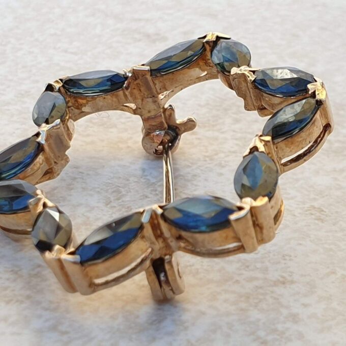 Star Design Sapphire Brooch in 9ct Gold.