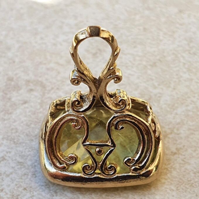 Green Paste Pendant in 9ct Gold.