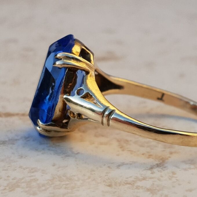Eye-catching Blue Paste Solitaire in 9ct Gold, a UK P 1/2 or a US 8 1/4.