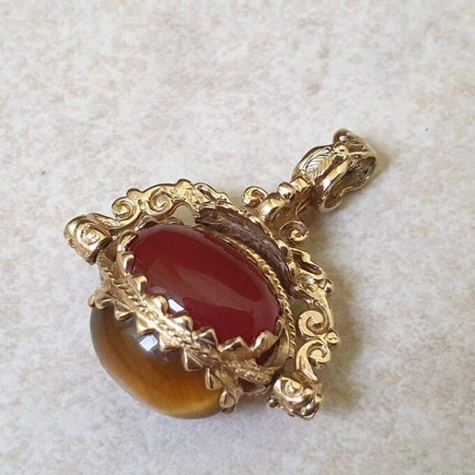 Three Stone Spinner Fob Pendant in 9ct Gold