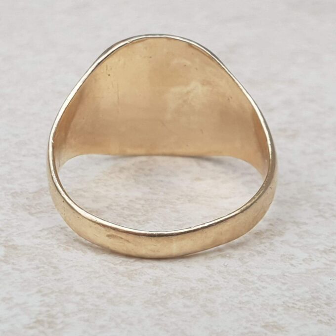 Textured Oval Signet Ring in 9ct Gold, a UK O or a US 7 1/2.