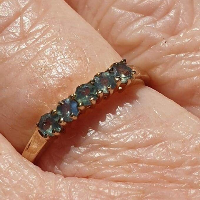 Five Stone Alexandrite Colour Change Ring in 9ct Gold, a UK L 1/2 or a US 6 1/4.