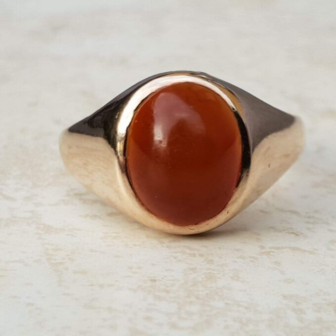 Cabochon Carnelian Signet Ring in 9ct Gold, a UK L 1/2 or a US 6 1/2.