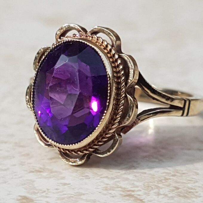 Vibrant Synthetic Amethyst Solitaire 9ct Gold Ring, a UK J or a US 5 1/4.