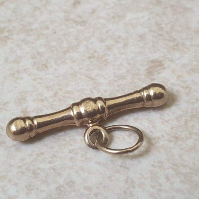 Small T Bar Fob Charm in 9ct Gold.