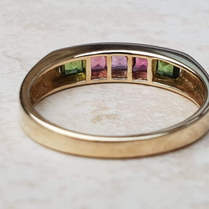 Multi Colour Tourmaline and Amethyst Ring in 9ct Gold, a UK N 1/2 or a US 7 1/4.