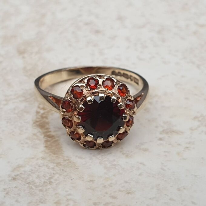Garnet Cluster Ring in 9ct Gold, a UK K 1/2 or a US 5 1/2