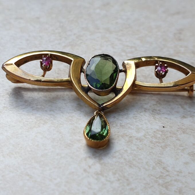 Art Nouveau Paste Brooch in 9ct Gold